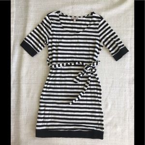 EEUC Banana Republic black & white knit dr…